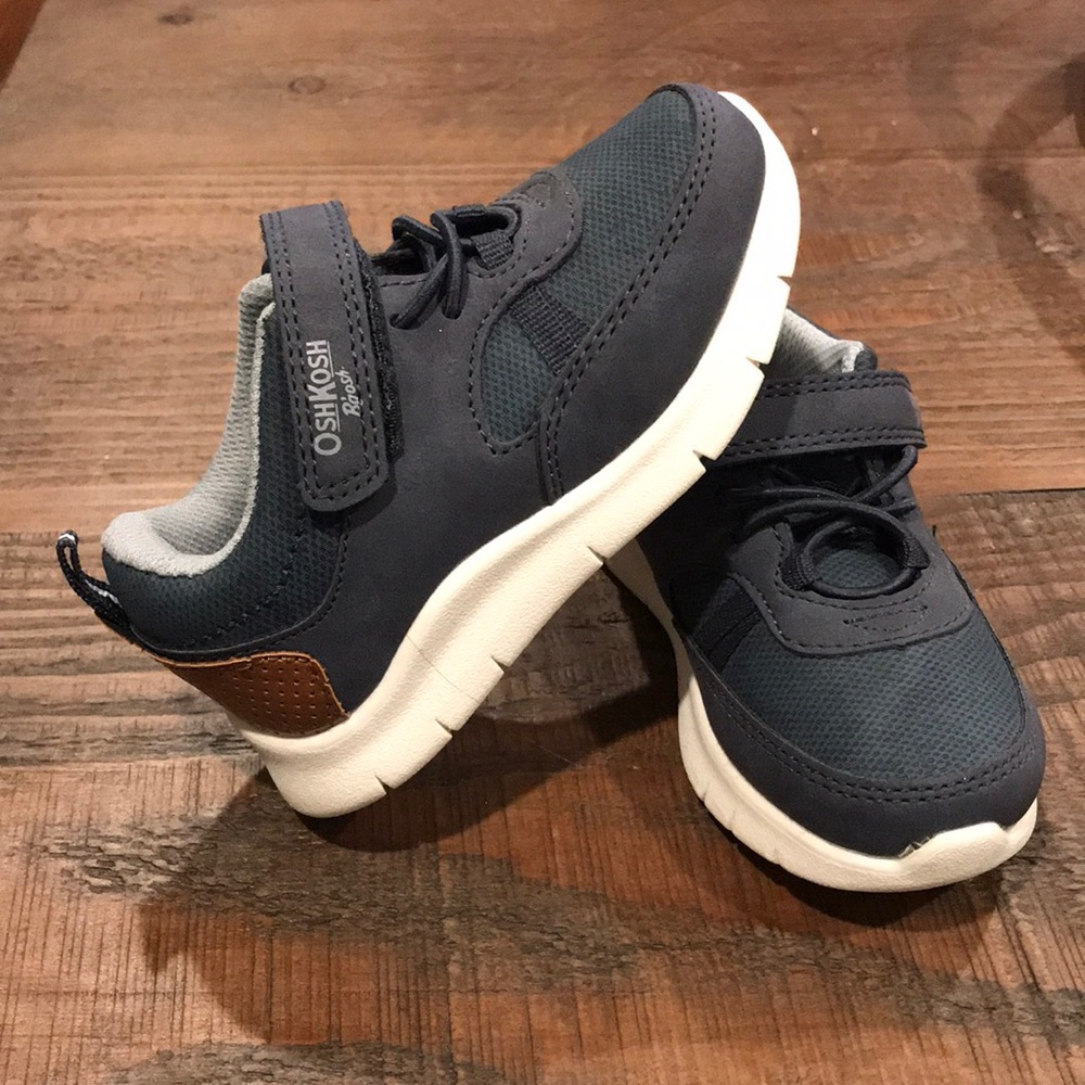 NWOT OshKosh Sneakers size 6T